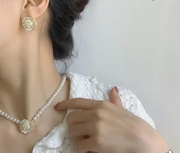 Flower Design Pearl Stone Set