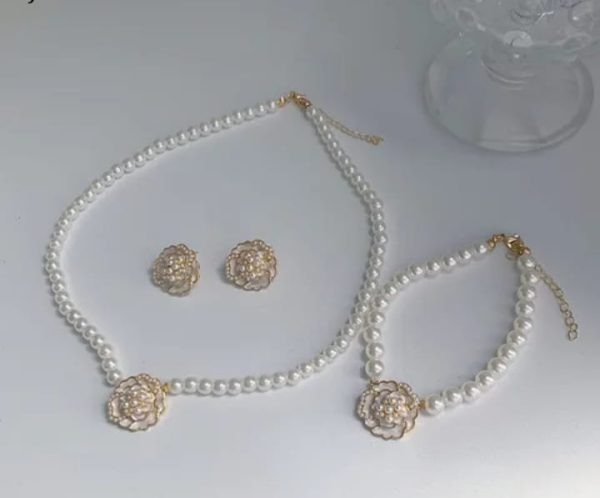 Flower Design Pearl Stone Set