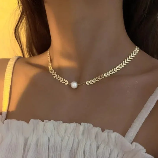 Pearl & Leaf Pendant Necklace