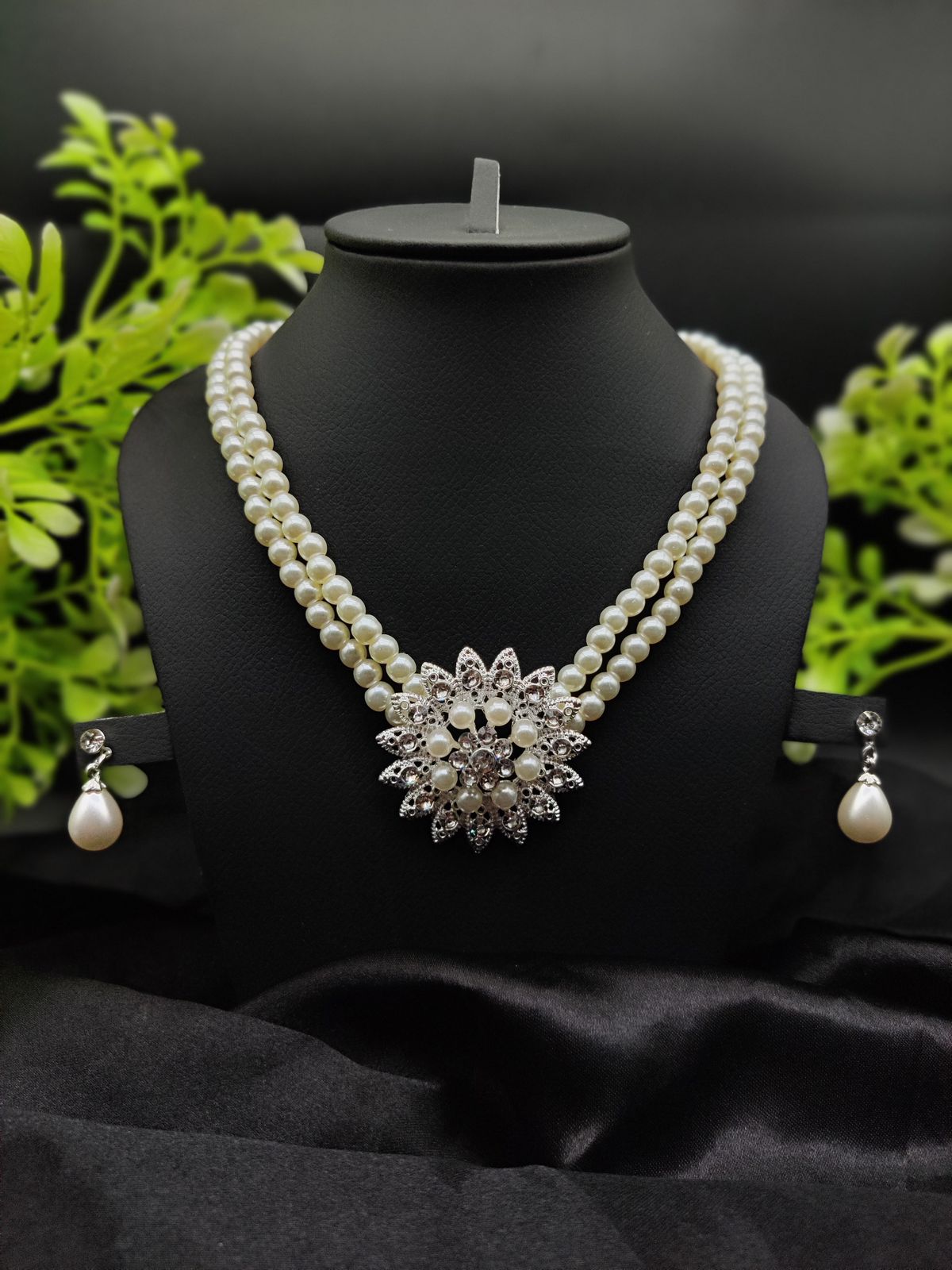Graceful Radiance Pearl Necklace